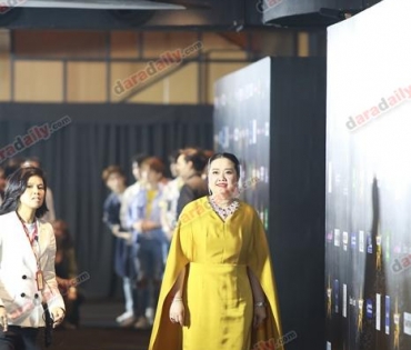 เหล่าดาราตบเท้าเดิน Black carpet งานประกาศรางวัล VibeWire Awards ครั้งที่ 8