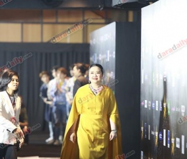 เหล่าดาราตบเท้าเดิน Black carpet งานประกาศรางวัล VibeWire Awards ครั้งที่ 8