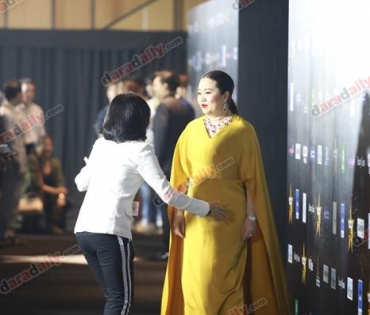 เหล่าดาราตบเท้าเดิน Black carpet งานประกาศรางวัล VibeWire Awards ครั้งที่ 8
