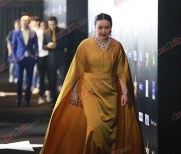 เหล่าดาราตบเท้าเดิน Black carpet งานประกาศรางวัล VibeWire Awards ครั้งที่ 8
