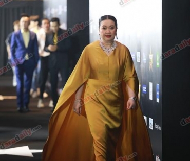 เหล่าดาราตบเท้าเดิน Black carpet งานประกาศรางวัล VibeWire Awards ครั้งที่ 8