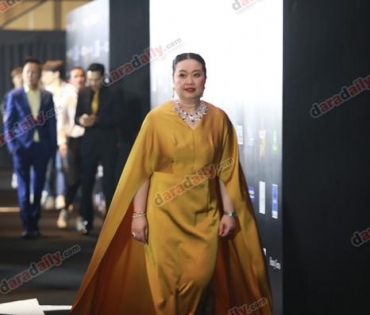 เหล่าดาราตบเท้าเดิน Black carpet งานประกาศรางวัล VibeWire Awards ครั้งที่ 8