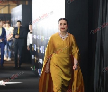 เหล่าดาราตบเท้าเดิน Black carpet งานประกาศรางวัล VibeWire Awards ครั้งที่ 8