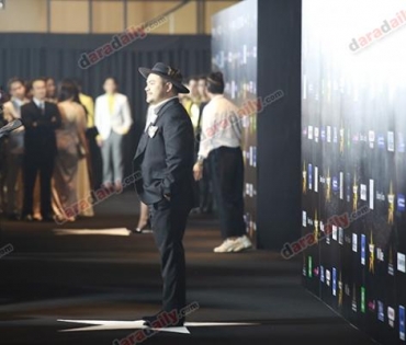 เหล่าดาราตบเท้าเดิน Black carpet งานประกาศรางวัล VibeWire Awards ครั้งที่ 8
