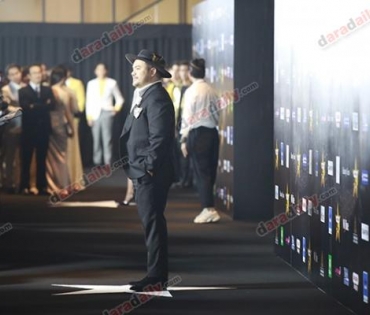 เหล่าดาราตบเท้าเดิน Black carpet งานประกาศรางวัล VibeWire Awards ครั้งที่ 8