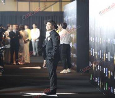 เหล่าดาราตบเท้าเดิน Black carpet งานประกาศรางวัล VibeWire Awards ครั้งที่ 8