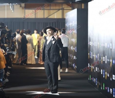 เหล่าดาราตบเท้าเดิน Black carpet งานประกาศรางวัล VibeWire Awards ครั้งที่ 8