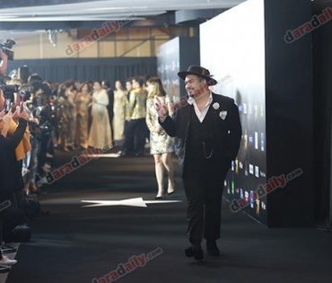 เหล่าดาราตบเท้าเดิน Black carpet งานประกาศรางวัล VibeWire Awards ครั้งที่ 8