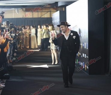 เหล่าดาราตบเท้าเดิน Black carpet งานประกาศรางวัล VibeWire Awards ครั้งที่ 8
