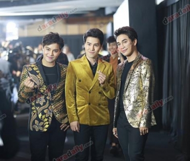 เหล่าดาราตบเท้าเดิน Black carpet งานประกาศรางวัล VibeWire Awards ครั้งที่ 8