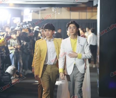 เหล่าดาราตบเท้าเดิน Black carpet งานประกาศรางวัล VibeWire Awards ครั้งที่ 8