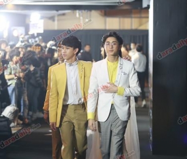 เหล่าดาราตบเท้าเดิน Black carpet งานประกาศรางวัล VibeWire Awards ครั้งที่ 8