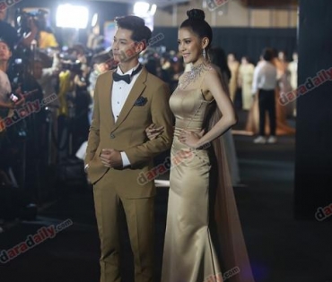 เหล่าดาราตบเท้าเดิน Black carpet งานประกาศรางวัล VibeWire Awards ครั้งที่ 8