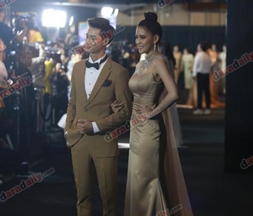 เหล่าดาราตบเท้าเดิน Black carpet งานประกาศรางวัล VibeWire Awards ครั้งที่ 8