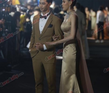 เหล่าดาราตบเท้าเดิน Black carpet งานประกาศรางวัล VibeWire Awards ครั้งที่ 8
