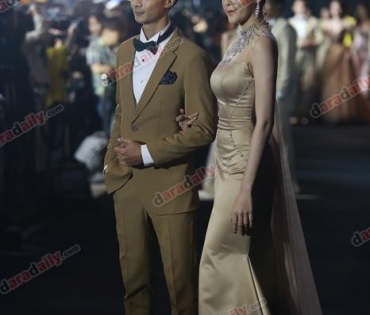 เหล่าดาราตบเท้าเดิน Black carpet งานประกาศรางวัล VibeWire Awards ครั้งที่ 8