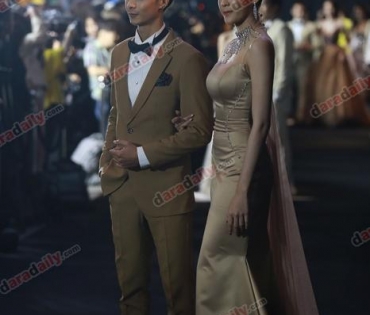 เหล่าดาราตบเท้าเดิน Black carpet งานประกาศรางวัล VibeWire Awards ครั้งที่ 8