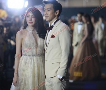 เหล่าดาราตบเท้าเดิน Black carpet งานประกาศรางวัล VibeWire Awards ครั้งที่ 8