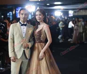 เหล่าดาราตบเท้าเดิน Black carpet งานประกาศรางวัล VibeWire Awards ครั้งที่ 8