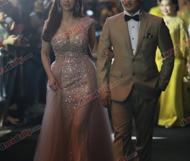 เหล่าดาราตบเท้าเดิน Black carpet งานประกาศรางวัล VibeWire Awards ครั้งที่ 8