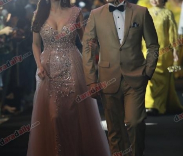 เหล่าดาราตบเท้าเดิน Black carpet งานประกาศรางวัล VibeWire Awards ครั้งที่ 8