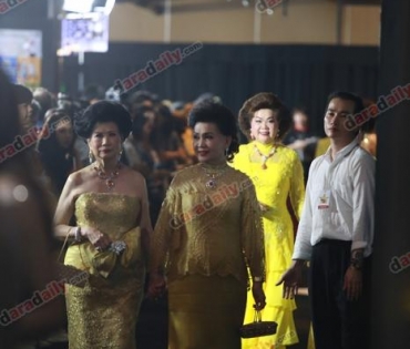 เหล่าดาราตบเท้าเดิน Black carpet งานประกาศรางวัล VibeWire Awards ครั้งที่ 8