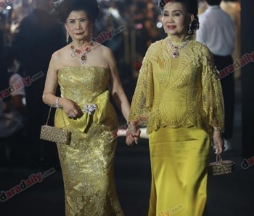 เหล่าดาราตบเท้าเดิน Black carpet งานประกาศรางวัล VibeWire Awards ครั้งที่ 8