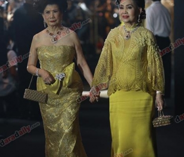 เหล่าดาราตบเท้าเดิน Black carpet งานประกาศรางวัล VibeWire Awards ครั้งที่ 8