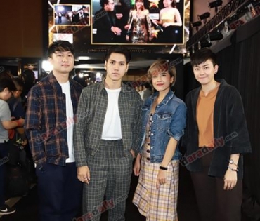 เหล่าดาราตบเท้าเดิน Black carpet งานประกาศรางวัล VibeWire Awards ครั้งที่ 8