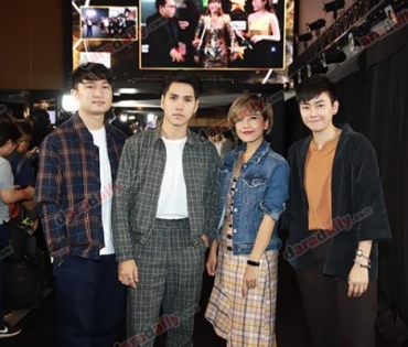 เหล่าดาราตบเท้าเดิน Black carpet งานประกาศรางวัล VibeWire Awards ครั้งที่ 8