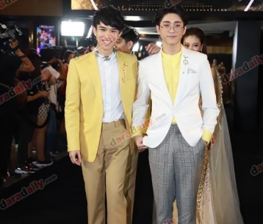 เหล่าดาราตบเท้าเดิน Black carpet งานประกาศรางวัล VibeWire Awards ครั้งที่ 8