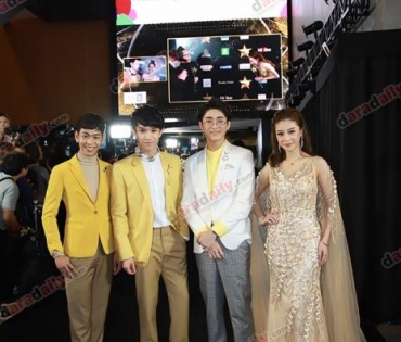 เหล่าดาราตบเท้าเดิน Black carpet งานประกาศรางวัล VibeWire Awards ครั้งที่ 8