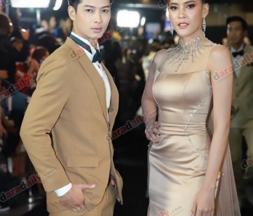 เหล่าดาราตบเท้าเดิน Black carpet งานประกาศรางวัล VibeWire Awards ครั้งที่ 8