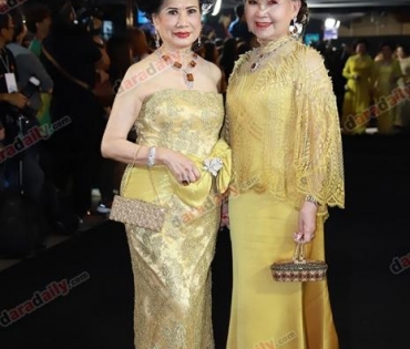 เหล่าดาราตบเท้าเดิน Black carpet งานประกาศรางวัล VibeWire Awards ครั้งที่ 8