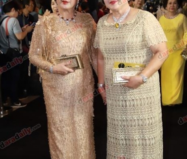 เหล่าดาราตบเท้าเดิน Black carpet งานประกาศรางวัล VibeWire Awards ครั้งที่ 8
