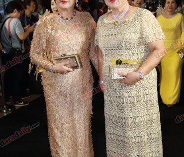 เหล่าดาราตบเท้าเดิน Black carpet งานประกาศรางวัล VibeWire Awards ครั้งที่ 8