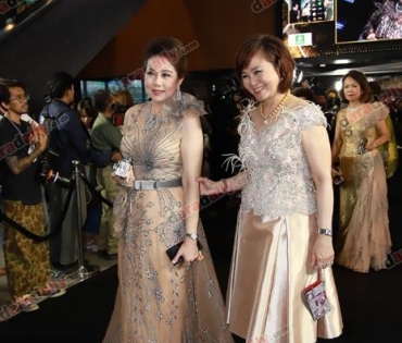เหล่าดาราตบเท้าเดิน Black carpet งานประกาศรางวัล VibeWire Awards ครั้งที่ 8