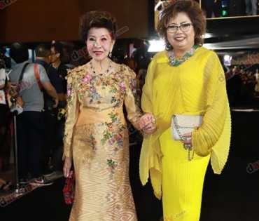 เหล่าดาราตบเท้าเดิน Black carpet งานประกาศรางวัล VibeWire Awards ครั้งที่ 8