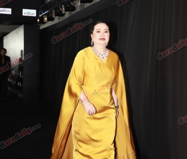 เหล่าดาราตบเท้าเดิน Black carpet งานประกาศรางวัล VibeWire Awards ครั้งที่ 8
