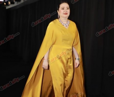 เหล่าดาราตบเท้าเดิน Black carpet งานประกาศรางวัล VibeWire Awards ครั้งที่ 8