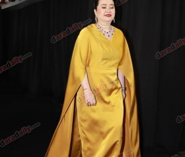 เหล่าดาราตบเท้าเดิน Black carpet งานประกาศรางวัล VibeWire Awards ครั้งที่ 8