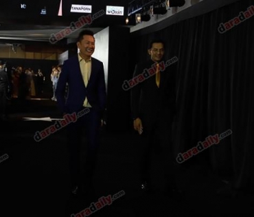 เหล่าดาราตบเท้าเดิน Black carpet งานประกาศรางวัล VibeWire Awards ครั้งที่ 8