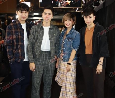 เหล่าดาราตบเท้าเดิน Black carpet งานประกาศรางวัล VibeWire Awards ครั้งที่ 8