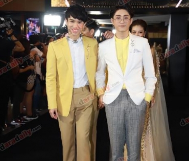 เหล่าดาราตบเท้าเดิน Black carpet งานประกาศรางวัล VibeWire Awards ครั้งที่ 8