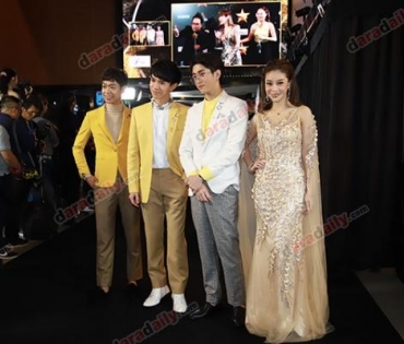 เหล่าดาราตบเท้าเดิน Black carpet งานประกาศรางวัล VibeWire Awards ครั้งที่ 8