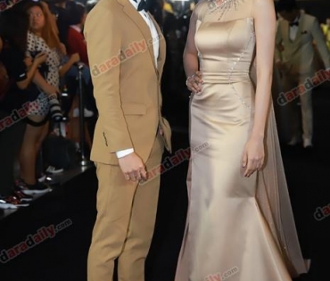 เหล่าดาราตบเท้าเดิน Black carpet งานประกาศรางวัล VibeWire Awards ครั้งที่ 8