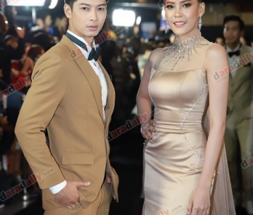 เหล่าดาราตบเท้าเดิน Black carpet งานประกาศรางวัล VibeWire Awards ครั้งที่ 8