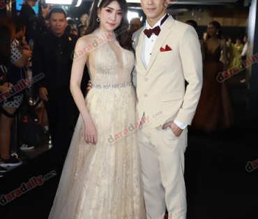 เหล่าดาราตบเท้าเดิน Black carpet งานประกาศรางวัล VibeWire Awards ครั้งที่ 8