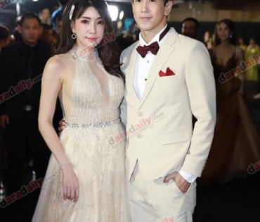 เหล่าดาราตบเท้าเดิน Black carpet งานประกาศรางวัล VibeWire Awards ครั้งที่ 8