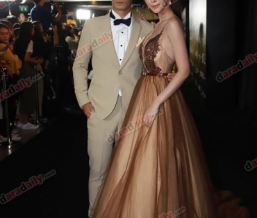 เหล่าดาราตบเท้าเดิน Black carpet งานประกาศรางวัล VibeWire Awards ครั้งที่ 8